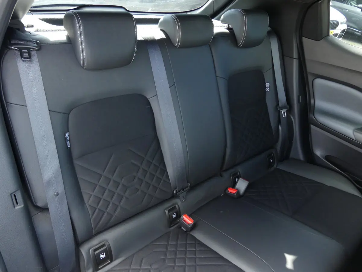 1.0 DIG-T Tekna / BOSE Premium / 19"inch / Stoelverwarming / Navigatie / Sound Pack