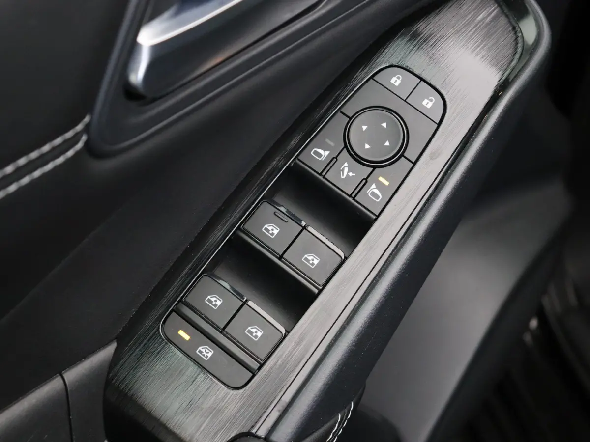 140pk MHEV N-Connecta | Stoel & stuurverwarming | Adaptive cruise control | Climate control | Dodehoek detectie | Lichtmetalen velgen 18'' |