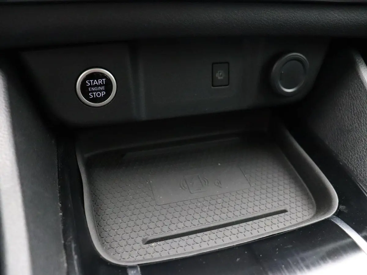 140pk MHEV N-Connecta | Stoel & stuurverwarming | Adaptive cruise control | Climate control | Dodehoek detectie | Lichtmetalen velgen 18'' |