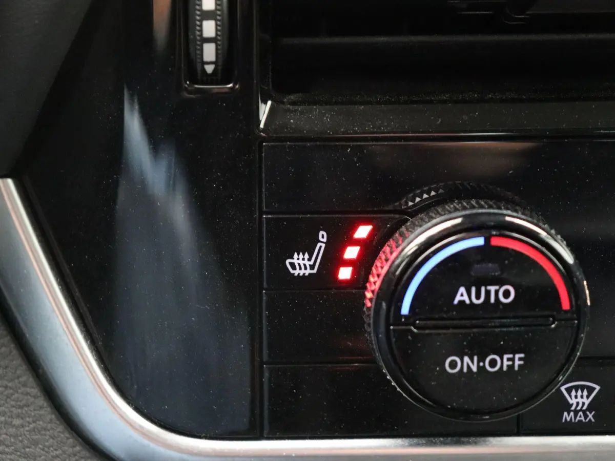140pk MHEV N-Connecta | Stoel & stuurverwarming | Adaptive cruise control | Climate control | Dodehoek detectie | Lichtmetalen velgen 18'' |