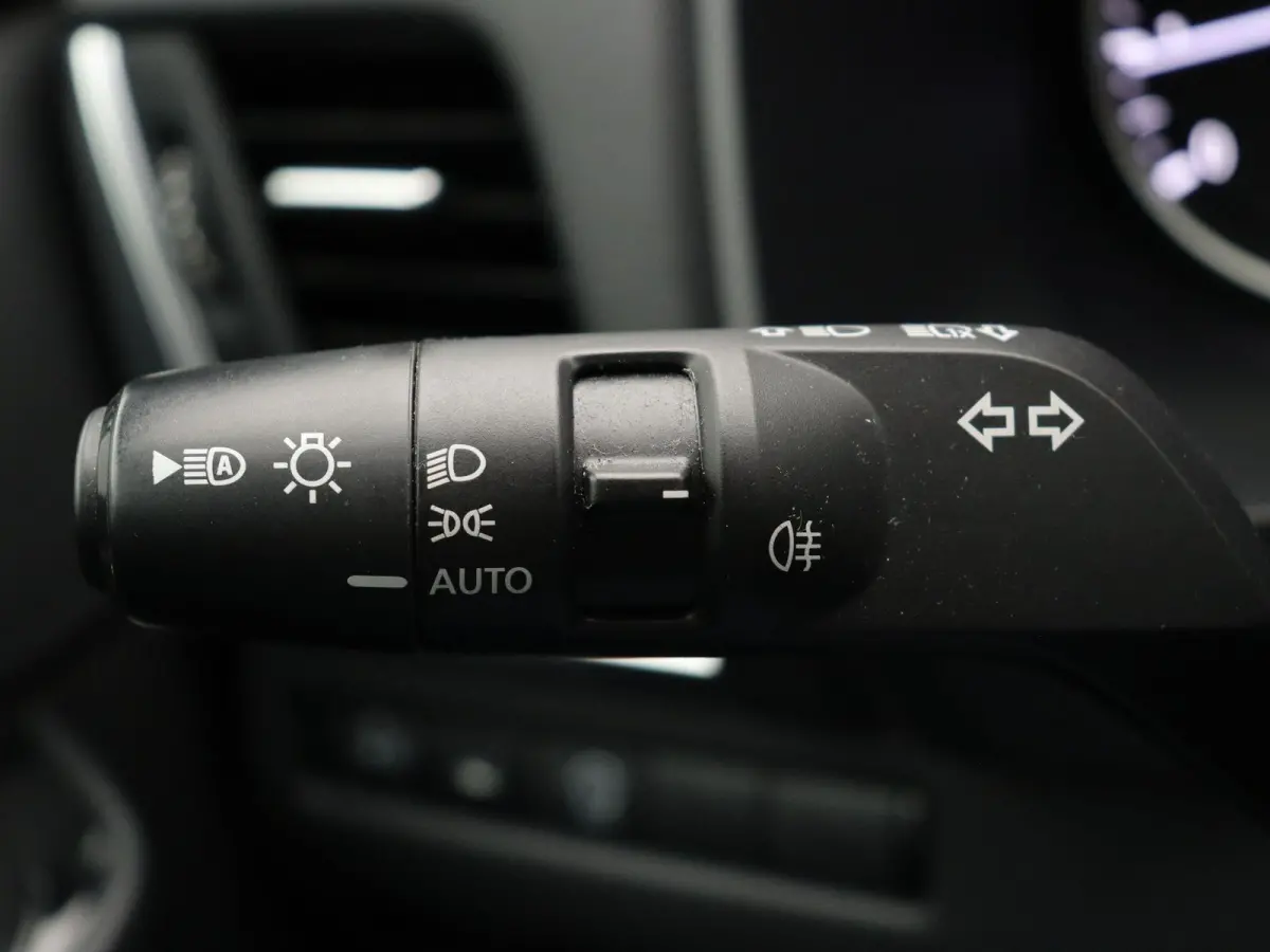 140pk MHEV N-Connecta | Stoel & stuurverwarming | Adaptive cruise control | Climate control | Dodehoek detectie | Lichtmetalen velgen 18'' |