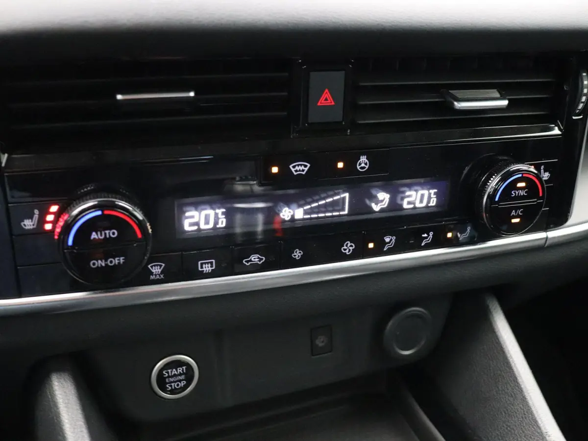 140pk MHEV N-Connecta | Stoel & stuurverwarming | Adaptive cruise control | Climate control | Dodehoek detectie | Lichtmetalen velgen 18'' |