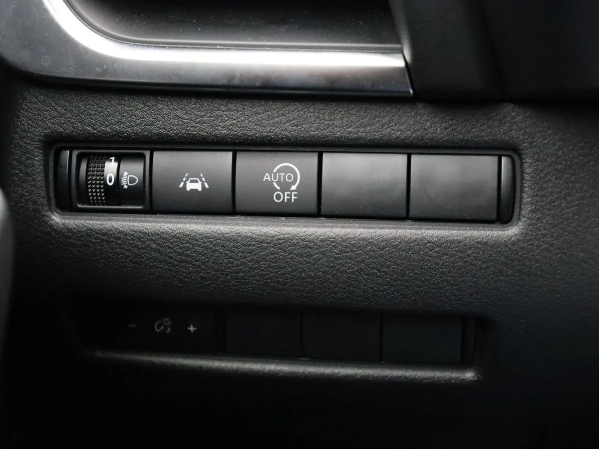140pk MHEV N-Connecta | Stoel & stuurverwarming | Adaptive cruise control | Climate control | Dodehoek detectie | Lichtmetalen velgen 18'' |
