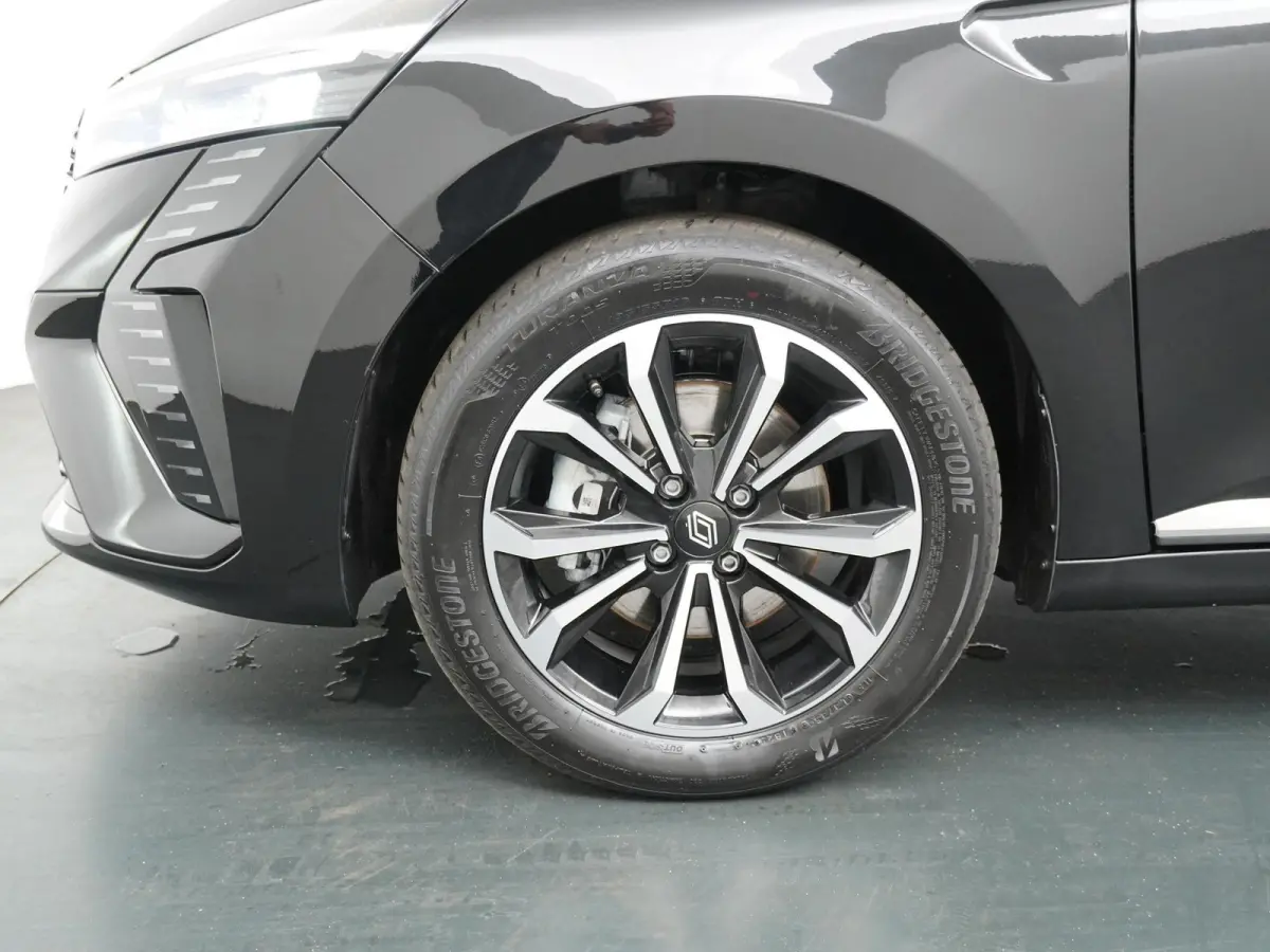 techno full hybrid E-Tech 145 | Groot Navigatie | Parkeercamera | Climate Control |