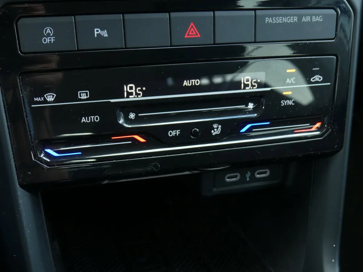 1.0 TSI Life / Camera / PDC / Navigatie / Apple Carplay/Android Auto