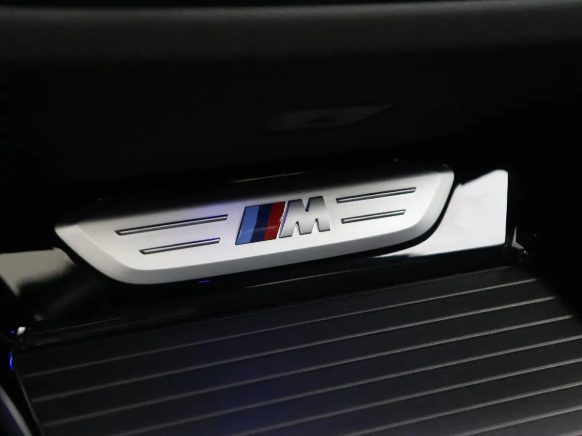 M40i High Executive | Stuurwielrand Verwarmd | Comfort Access | Elektrisch Verstelbare Sportstoelen | Laserlight | Head-Up Display | HiFi