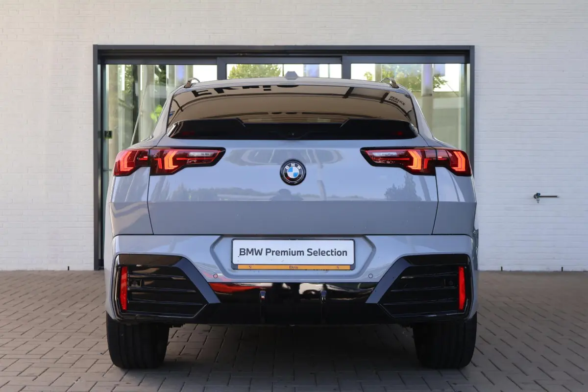 sDrive20i | M Sport Pro | Glazen Panoramadak | Trekhaak Elektrisch | Stuur- & Stoelverwarming | Driving Assistant Professional | Harman/Kardon | Head-Up Display