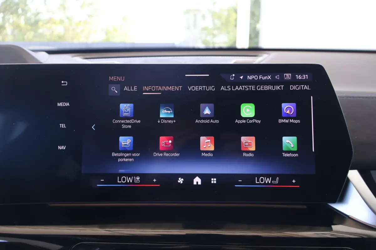 sDrive20i | M Sport Pro | Glazen Panoramadak | Trekhaak Elektrisch | Stuur- & Stoelverwarming | Driving Assistant Professional | Harman/Kardon | Head-Up Display