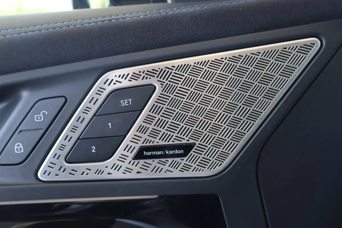 sDrive20i | M Sport Pro | Glazen Panoramadak | Trekhaak Elektrisch | Stuur- & Stoelverwarming | Driving Assistant Professional | Harman/Kardon | Head-Up Display