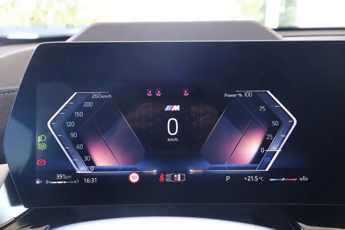 sDrive20i | M Sport Pro | Glazen Panoramadak | Trekhaak Elektrisch | Stuur- & Stoelverwarming | Driving Assistant Professional | Harman/Kardon | Head-Up Display