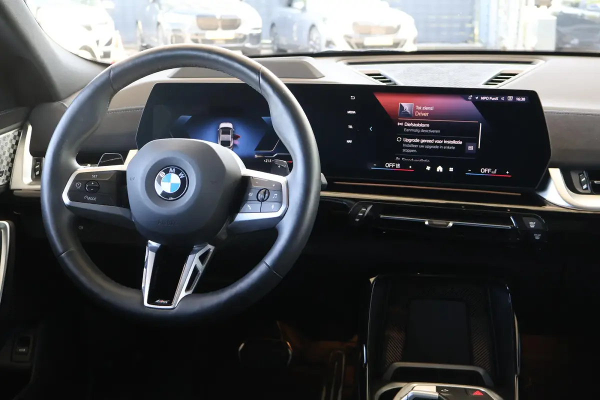 sDrive20i | M Sport Pro | Glazen Panoramadak | Trekhaak Elektrisch | Stuur- & Stoelverwarming | Driving Assistant Professional | Harman/Kardon | Head-Up Display