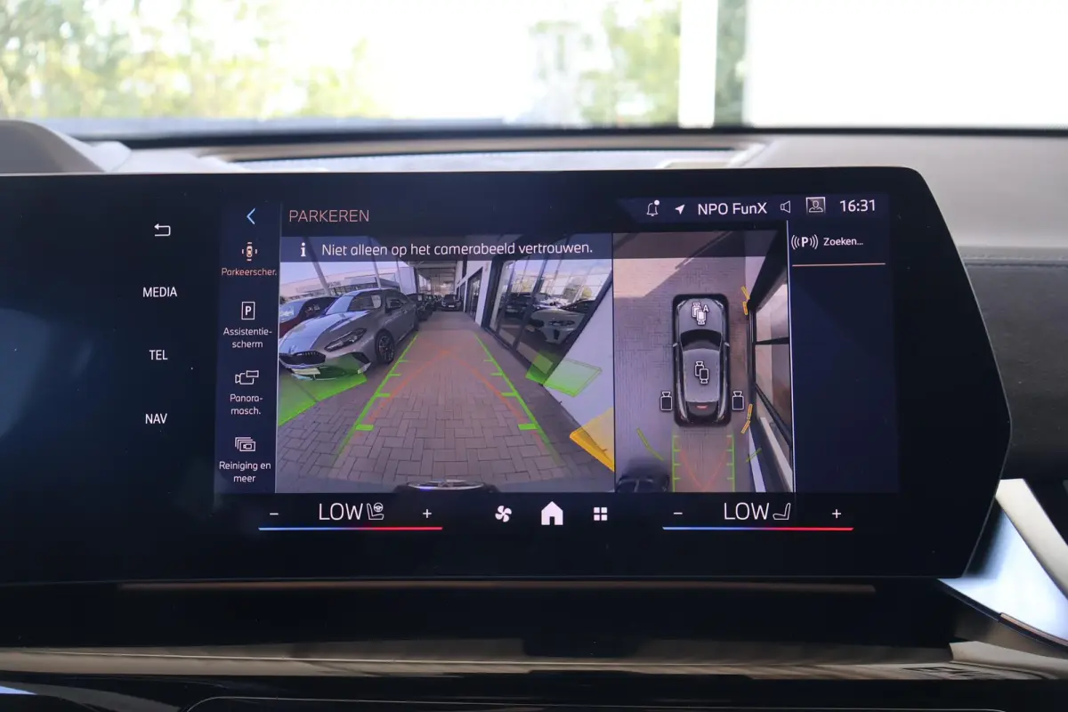 sDrive20i | M Sport Pro | Glazen Panoramadak | Trekhaak Elektrisch | Stuur- & Stoelverwarming | Driving Assistant Professional | Harman/Kardon | Head-Up Display