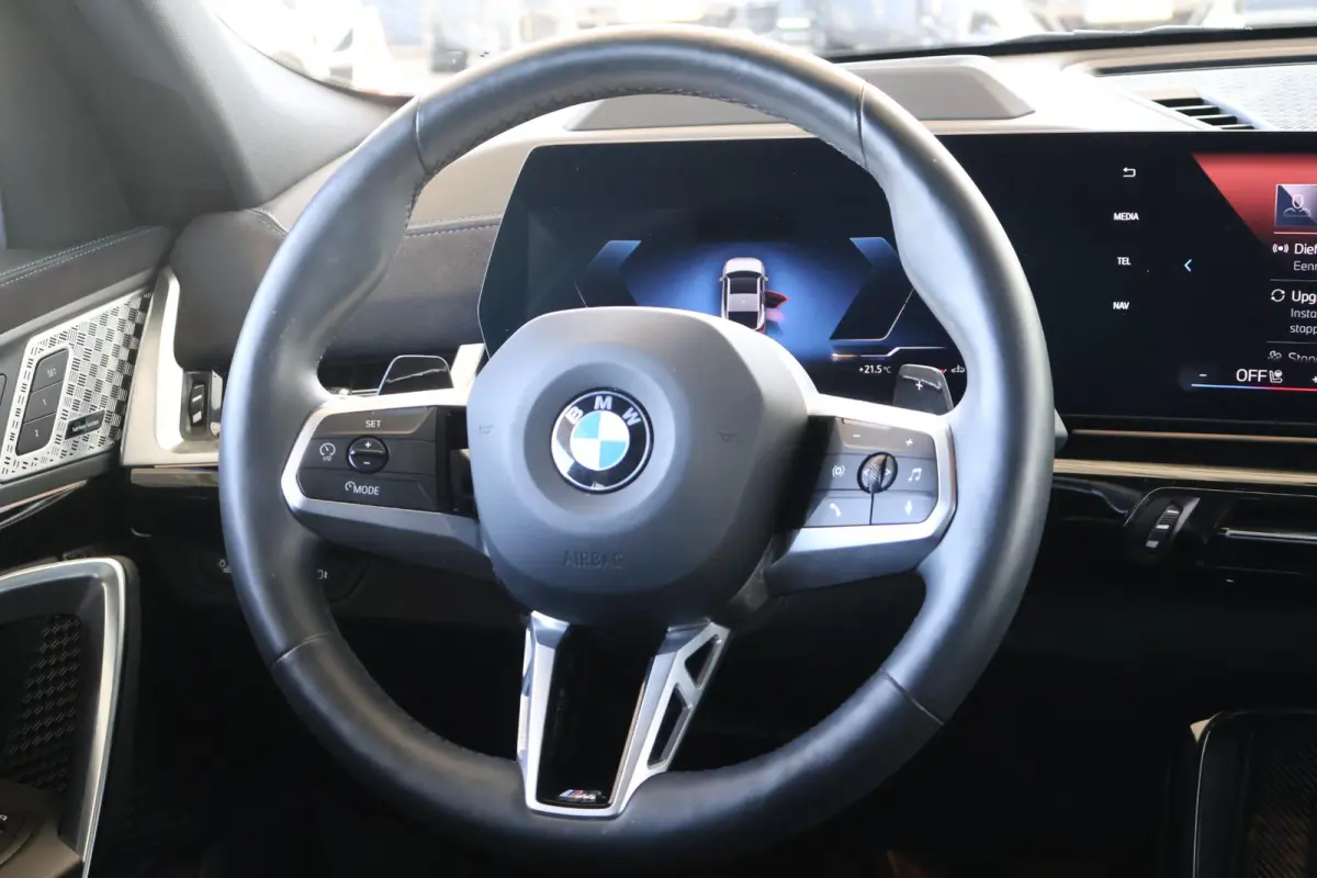 sDrive20i | M Sport Pro | Glazen Panoramadak | Trekhaak Elektrisch | Stuur- & Stoelverwarming | Driving Assistant Professional | Harman/Kardon | Head-Up Display