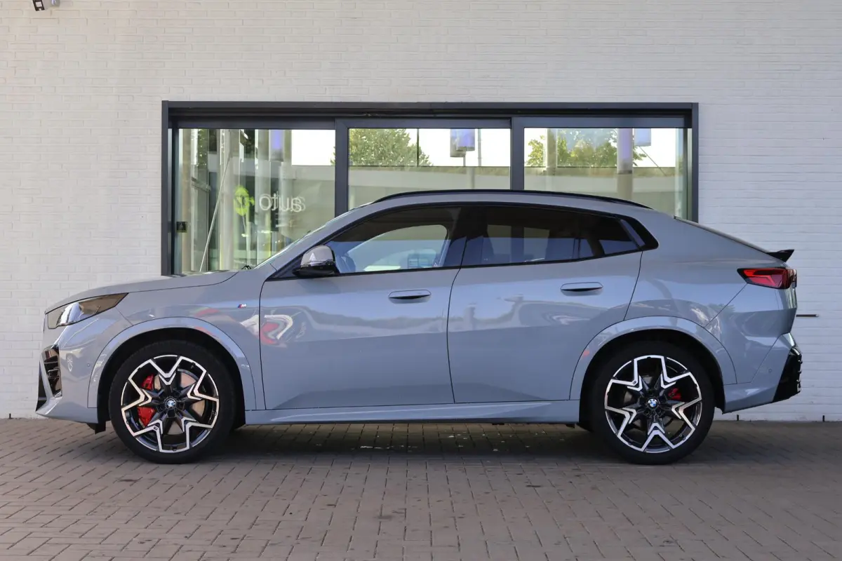 sDrive20i | M Sport Pro | Glazen Panoramadak | Trekhaak Elektrisch | Stuur- & Stoelverwarming | Driving Assistant Professional | Harman/Kardon | Head-Up Display