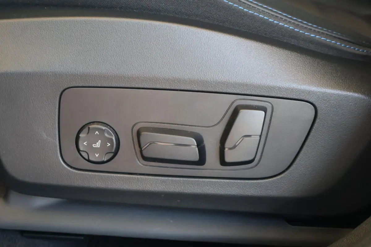 sDrive20i | M Sport Pro | Glazen Panoramadak | Trekhaak Elektrisch | Stuur- & Stoelverwarming | Driving Assistant Professional | Harman/Kardon | Head-Up Display
