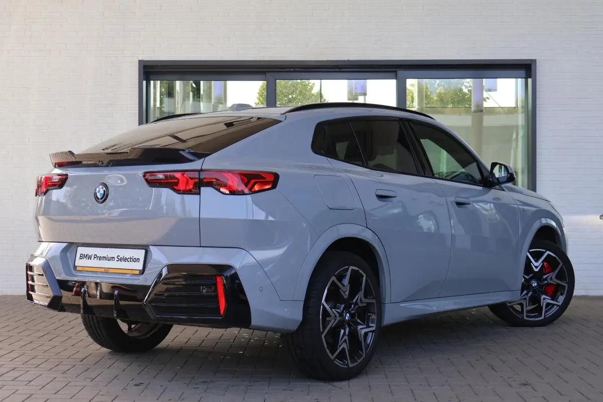 sDrive20i | M Sport Pro | Glazen Panoramadak | Trekhaak Elektrisch | Stuur- & Stoelverwarming | Driving Assistant Professional | Harman/Kardon | Head-Up Display
