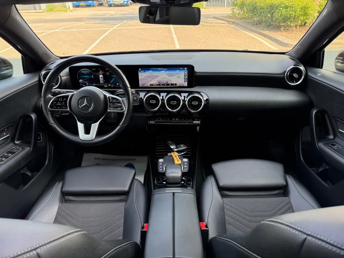 250 e AMG LED/PDC/CAM/LM17/LEER/NAVI
