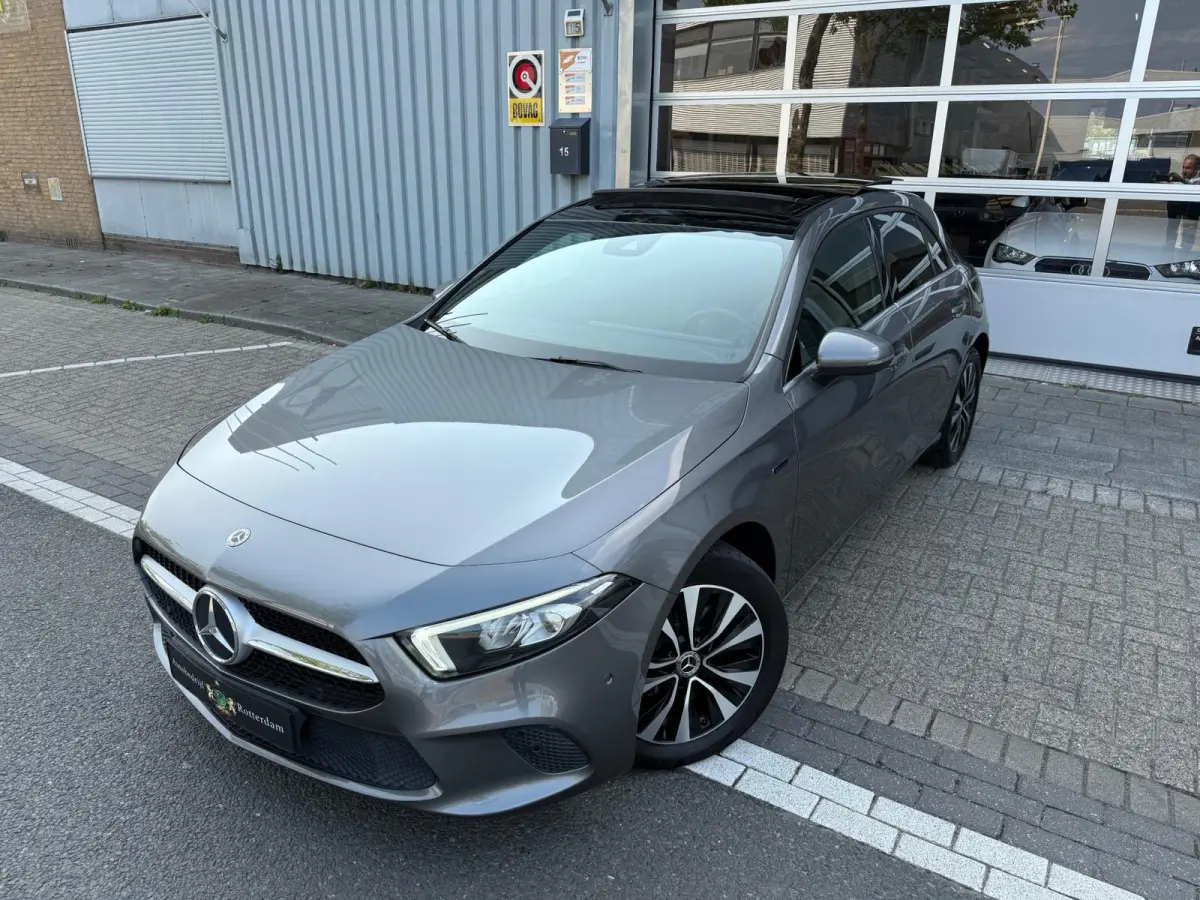 250 e AMG LED/PDC/CAM/LM17/LEER/NAVI