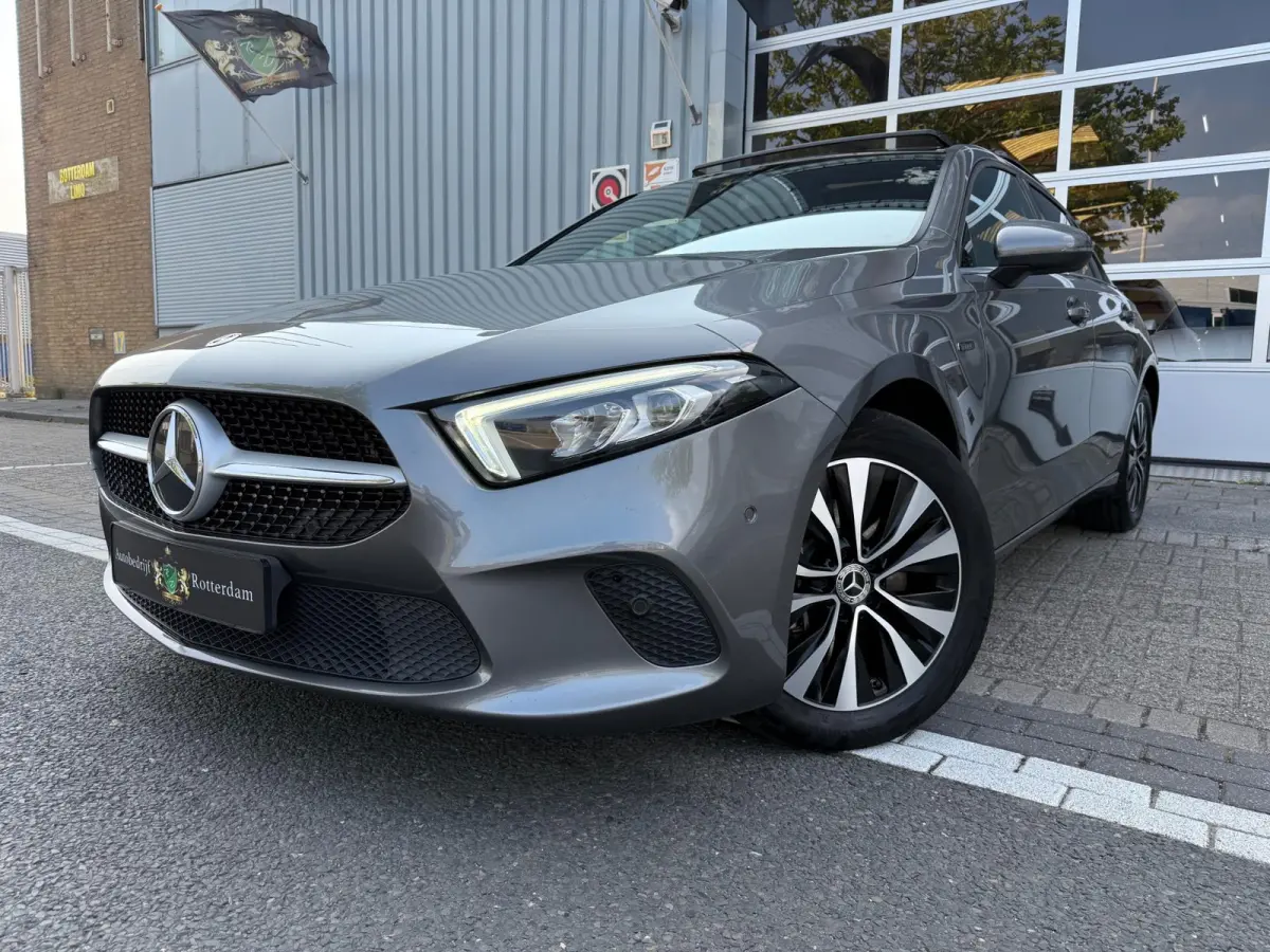 250 e AMG LED/PDC/CAM/LM17/LEER/NAVI