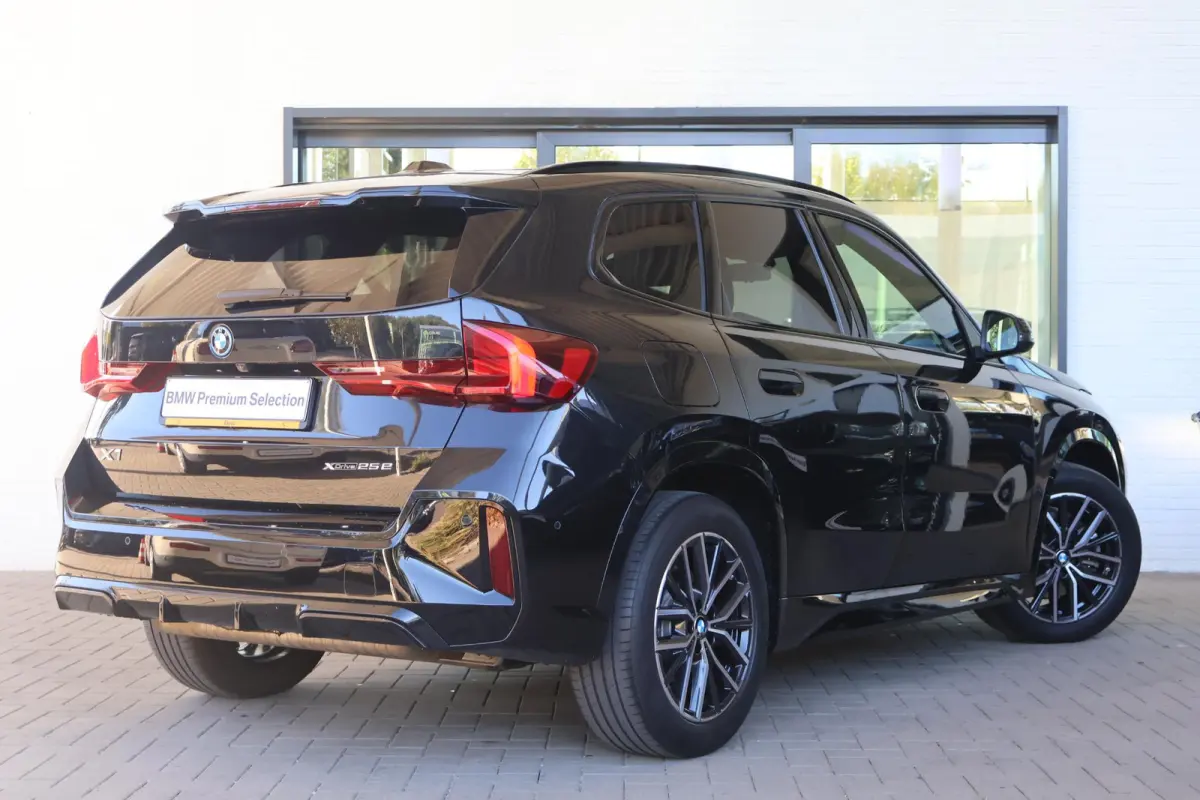 xDrive25e | M Sport | Trekhaak Elektrisch | Camera | Parkeersensoren | Stoelverwarming