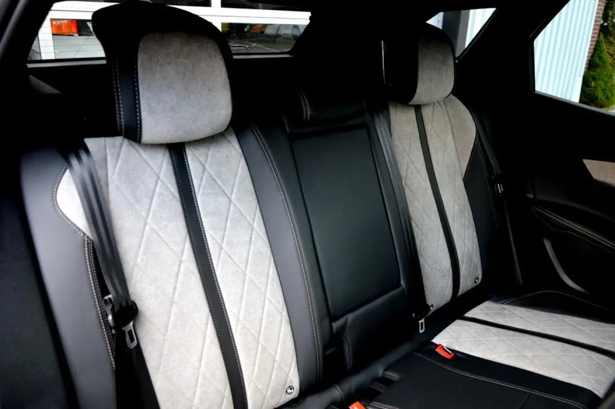1.6 HYbrid4 300 GT 300PK LMV19/NAVI/LEDER/360º