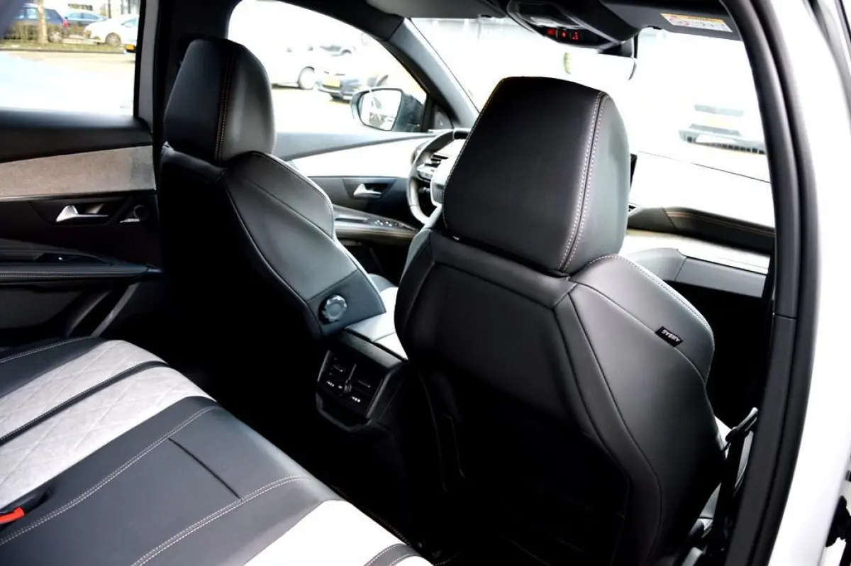 1.6 HYbrid4 300 GT 300PK LMV19/NAVI/LEDER/360º