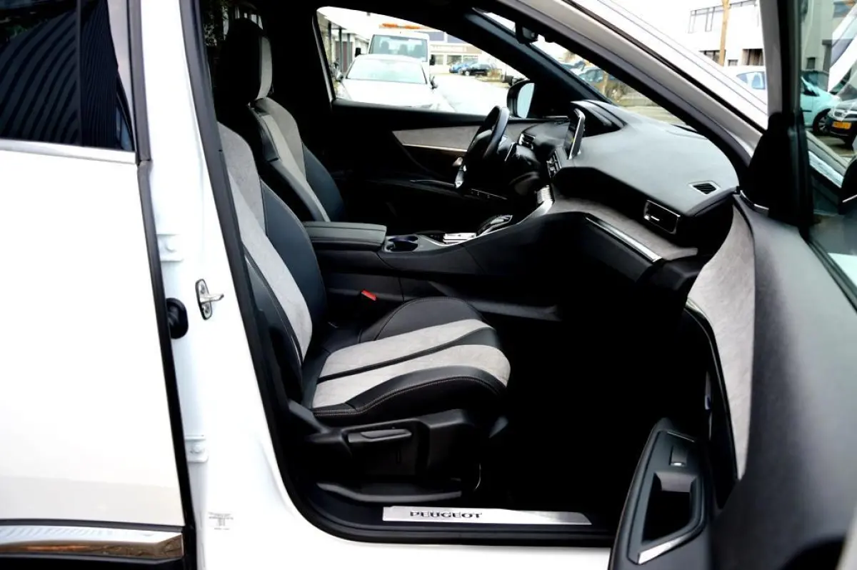 1.6 HYbrid4 300 GT 300PK LMV19/NAVI/LEDER/360º