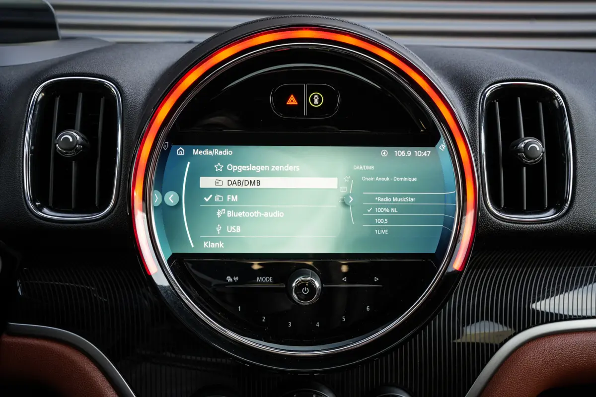 1.5 Cooper ALL4 John Cooper Works | ACC | CarPlay | Panorama | Head-up | Leder | Org. NL | 1e eigenaar |