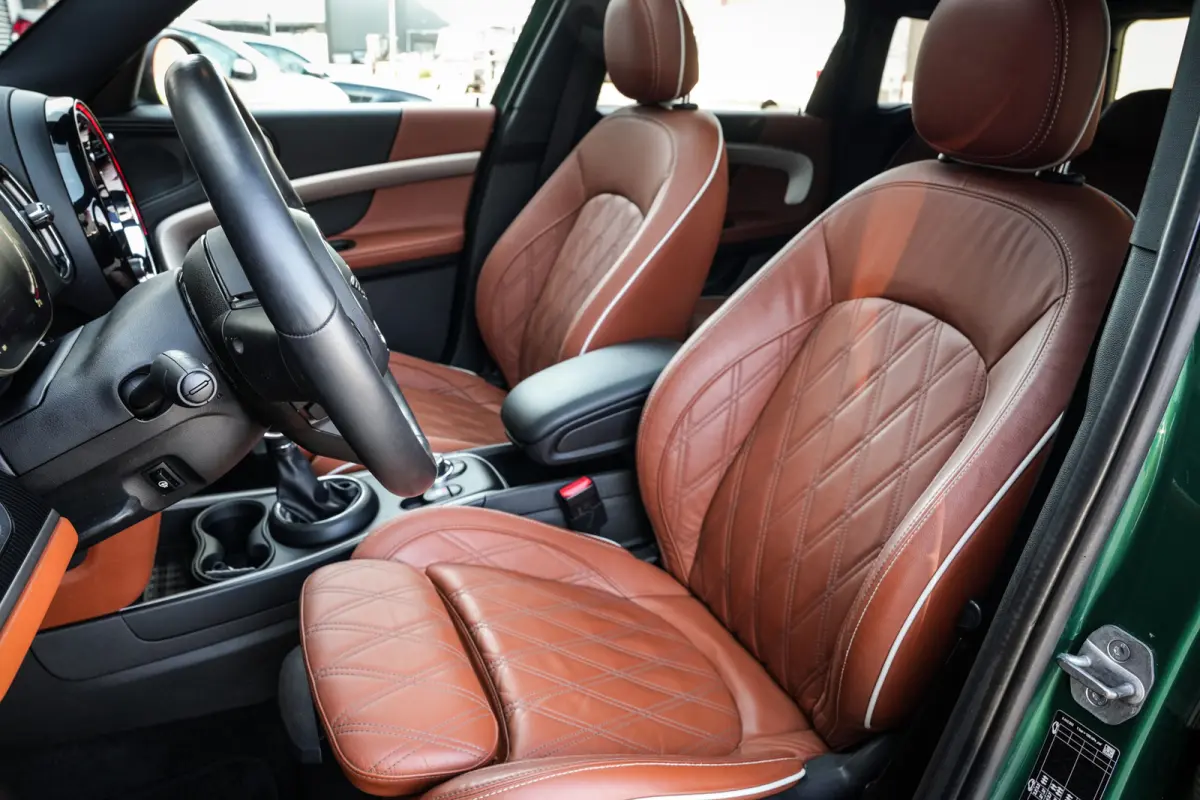 1.5 Cooper ALL4 John Cooper Works | ACC | CarPlay | Panorama | Head-up | Leder | Org. NL | 1e eigenaar |