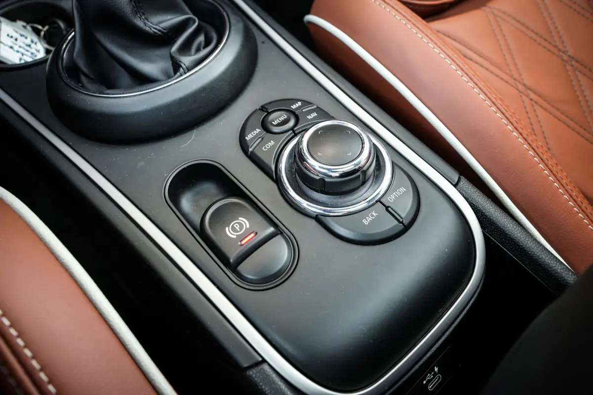 1.5 Cooper ALL4 John Cooper Works | ACC | CarPlay | Panorama | Head-up | Leder | Org. NL | 1e eigenaar |