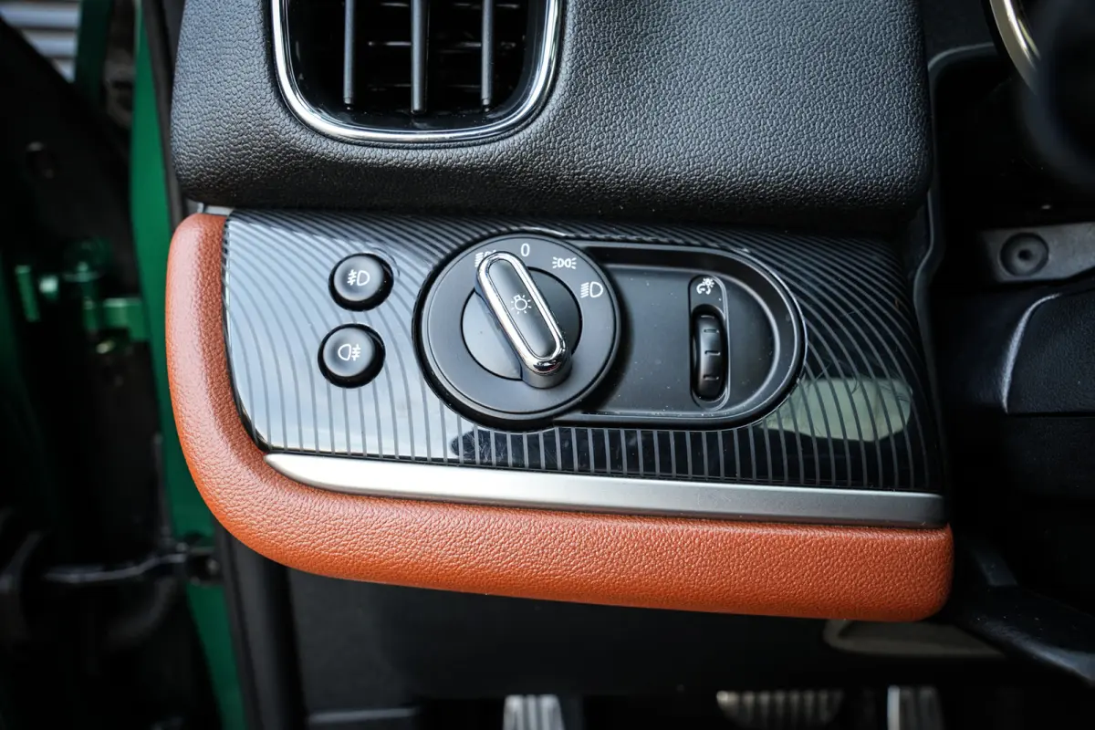 1.5 Cooper ALL4 John Cooper Works | ACC | CarPlay | Panorama | Head-up | Leder | Org. NL | 1e eigenaar |