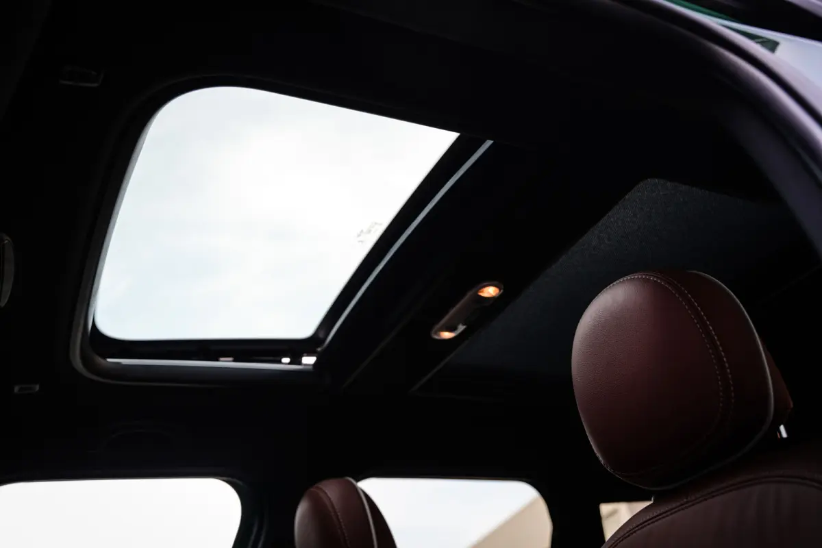 1.5 Cooper ALL4 John Cooper Works | ACC | CarPlay | Panorama | Head-up | Leder | Org. NL | 1e eigenaar |