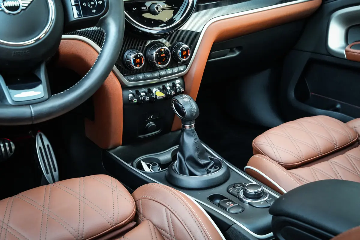 1.5 Cooper ALL4 John Cooper Works | ACC | CarPlay | Panorama | Head-up | Leder | Org. NL | 1e eigenaar |