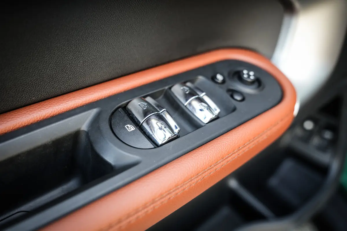 1.5 Cooper ALL4 John Cooper Works | ACC | CarPlay | Panorama | Head-up | Leder | Org. NL | 1e eigenaar |