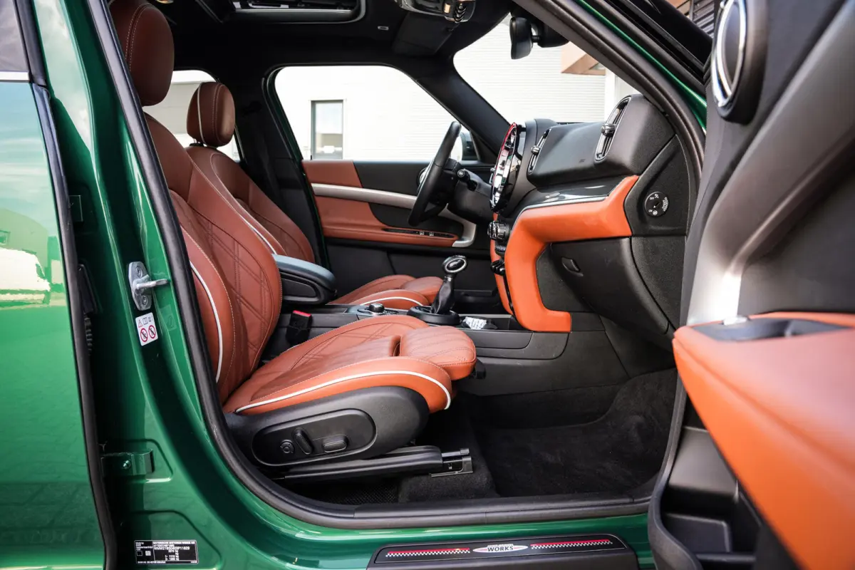 1.5 Cooper ALL4 John Cooper Works | ACC | CarPlay | Panorama | Head-up | Leder | Org. NL | 1e eigenaar |