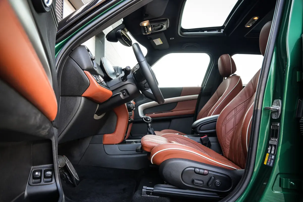 1.5 Cooper ALL4 John Cooper Works | ACC | CarPlay | Panorama | Head-up | Leder | Org. NL | 1e eigenaar |