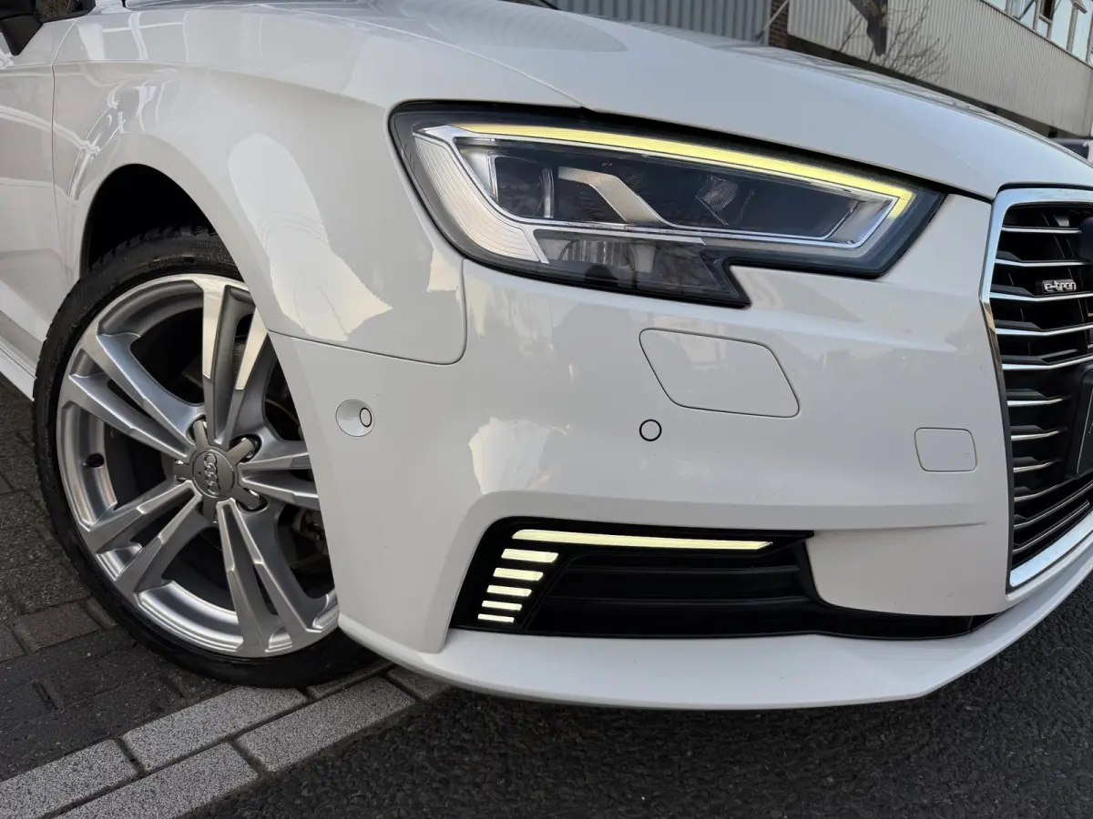 40 e-tron Sport 204PK S18/LED/CAM/NAV/LEER