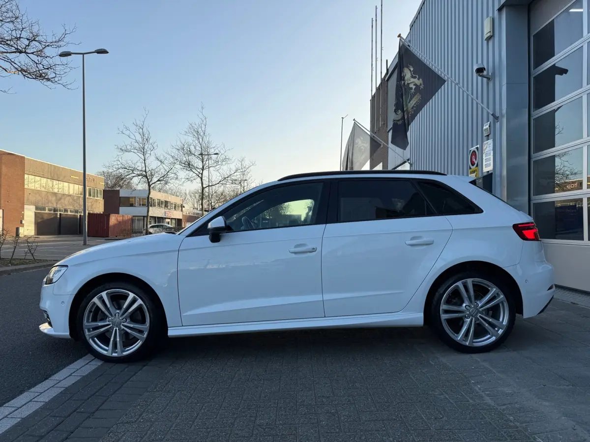 40 e-tron Sport 204PK S18/LED/CAM/NAV/LEER