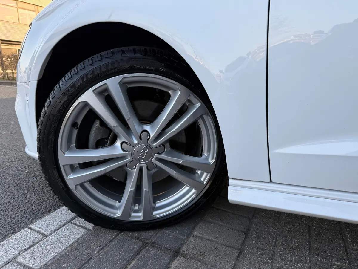 40 e-tron Sport 204PK S18/LED/CAM/NAV/LEER