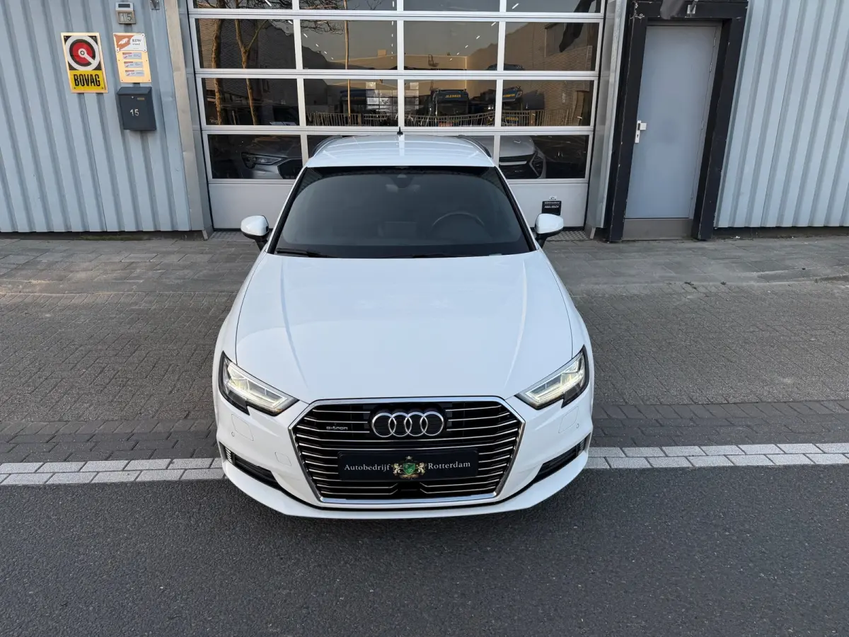 40 e-tron Sport 204PK S18/LED/CAM/NAV/LEER
