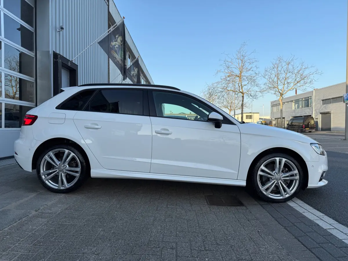 40 e-tron Sport 204PK S18/LED/CAM/NAV/LEER