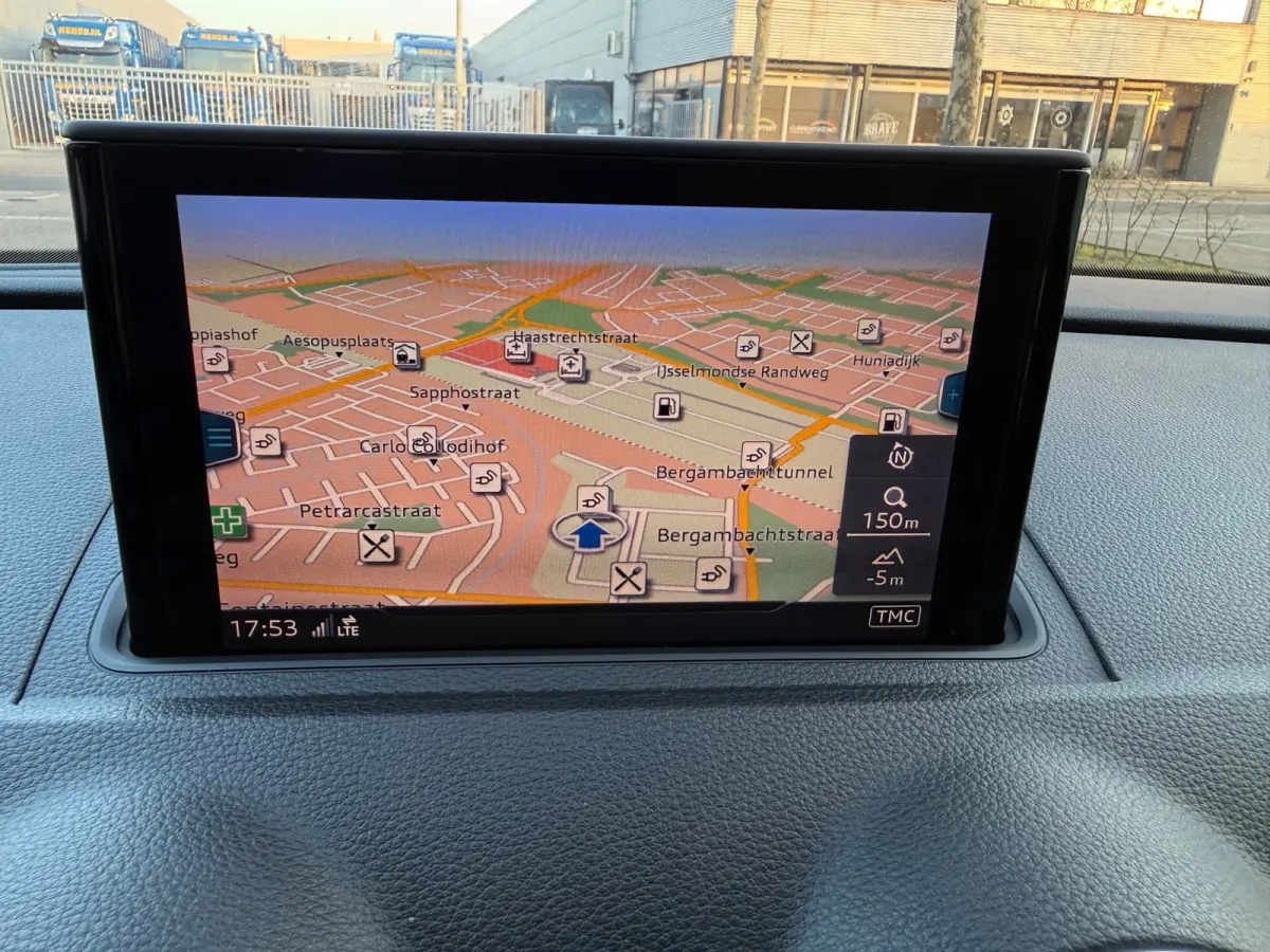 40 e-tron Sport 204PK S18/LED/CAM/NAV/LEER