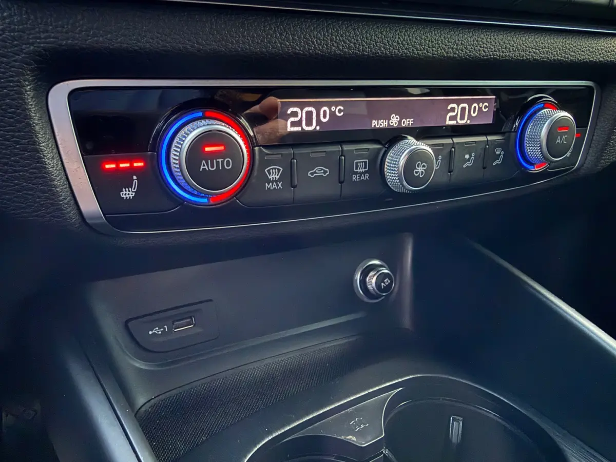 40 e-tron Sport 204PK S18/LED/CAM/NAV/LEER