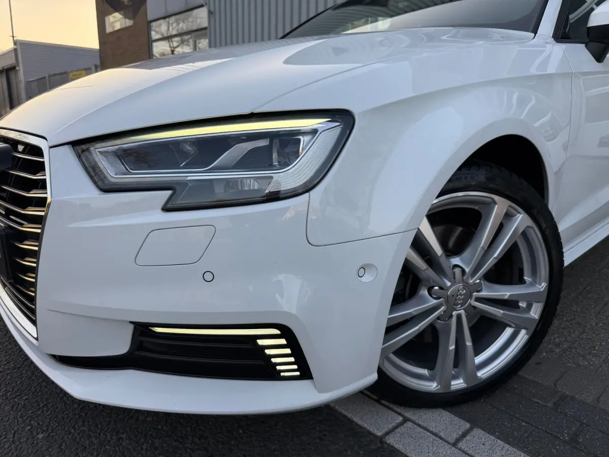 40 e-tron Sport 204PK S18/LED/CAM/NAV/LEER