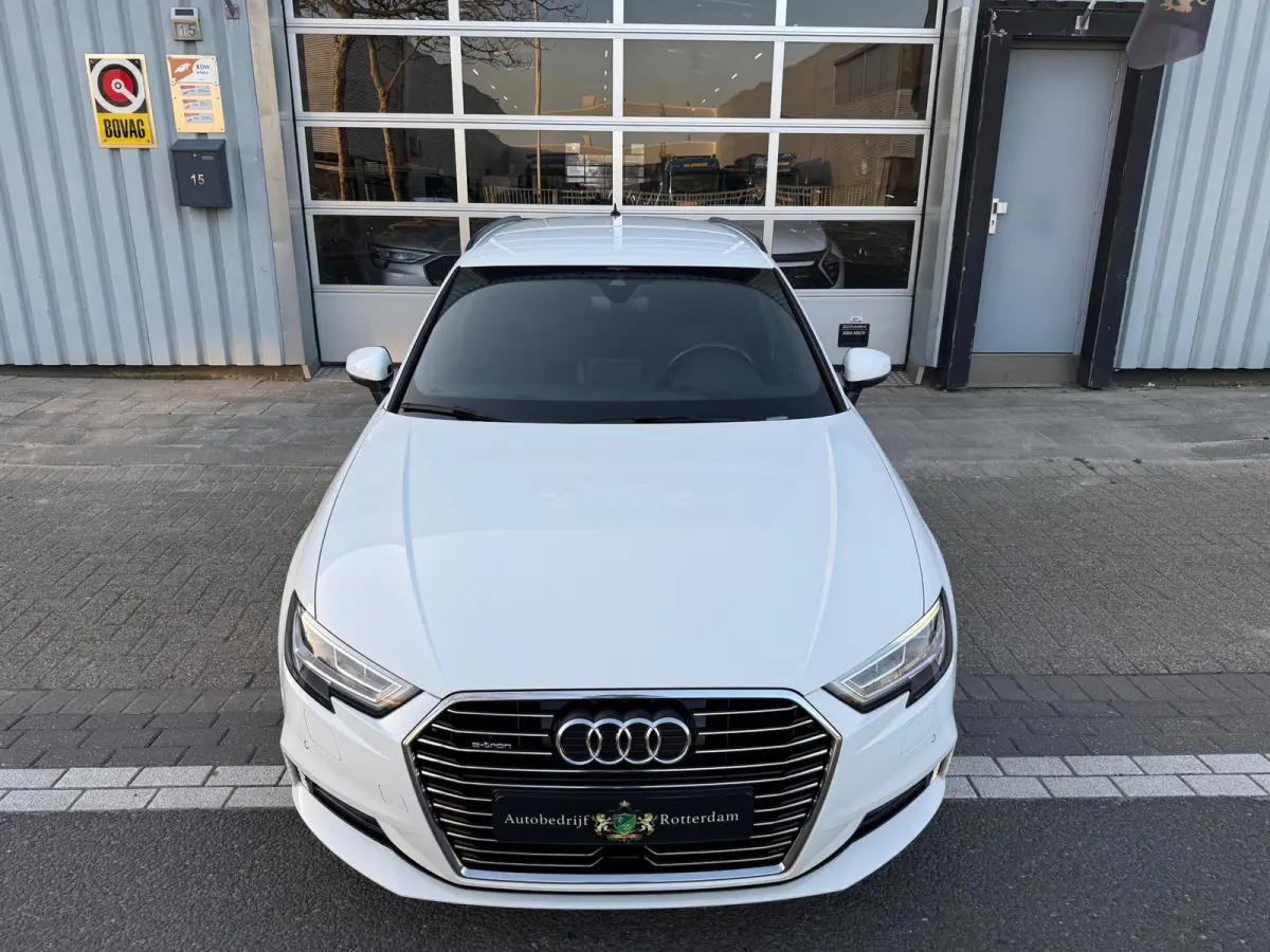 40 e-tron Sport 204PK S18/LED/CAM/NAV/LEER