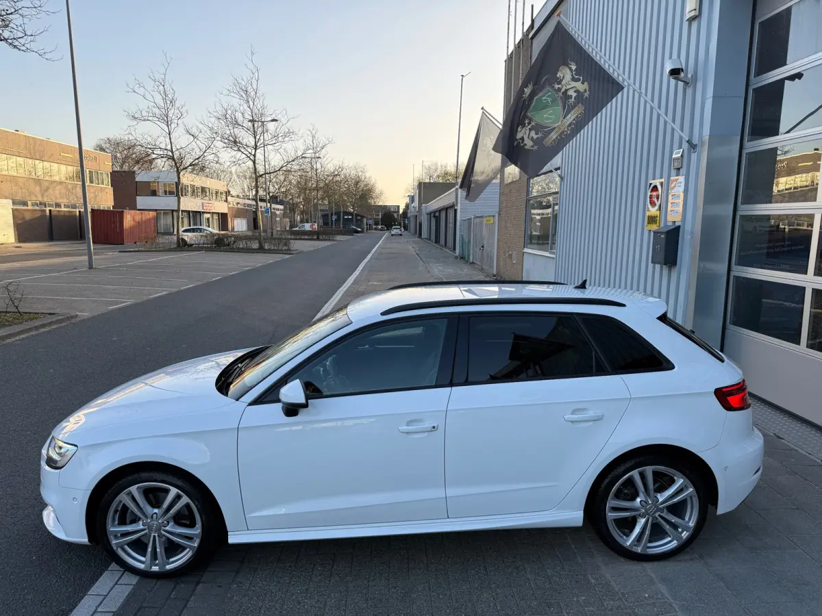40 e-tron Sport 204PK S18/LED/CAM/NAV/LEER