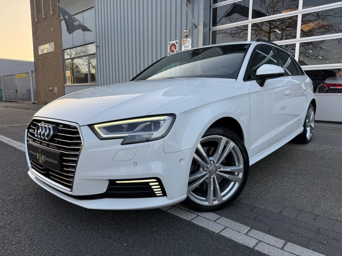 40 e-tron Sport 204PK S18/LED/CAM/NAV/LEER