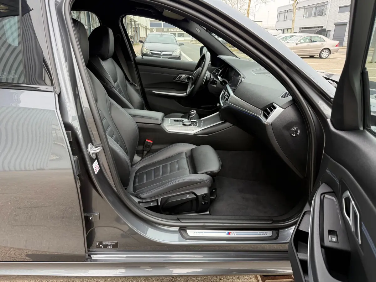 330e High Executive AUT 292PK LED/LEER/NAV/LMV19