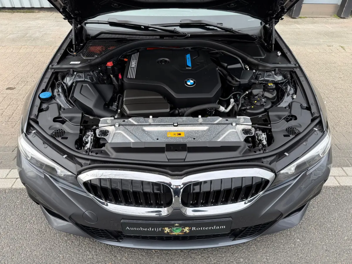 330e High Executive AUT 292PK LED/LEER/NAV/LMV19