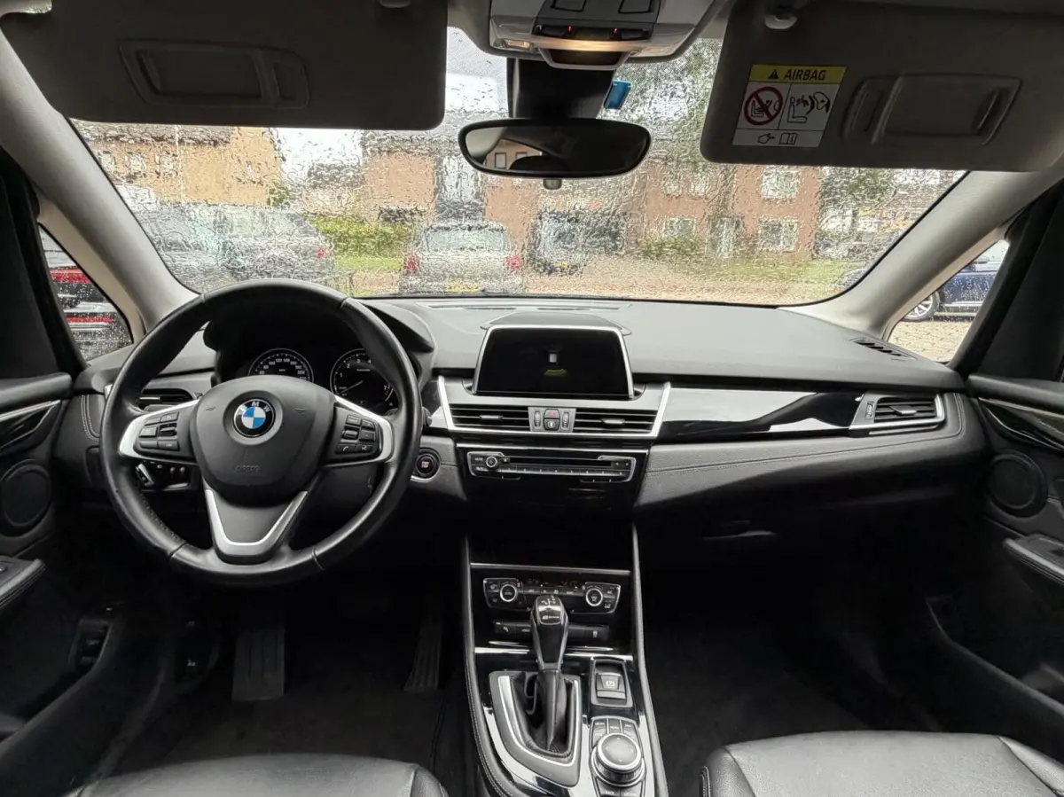 225xe iPerformance Climat, Bluetooth, Navi, LM..
